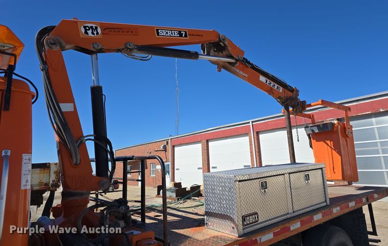 image for item DW3128 2001 International 4700 bucket truck