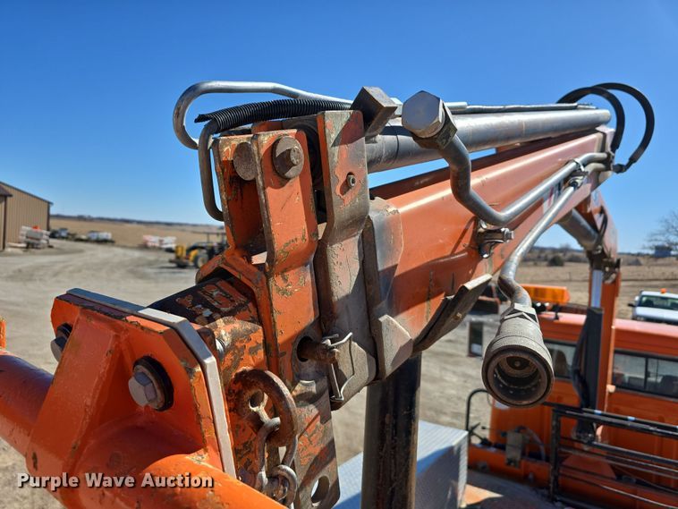 image for item DW3128 2001 International 4700 bucket truck