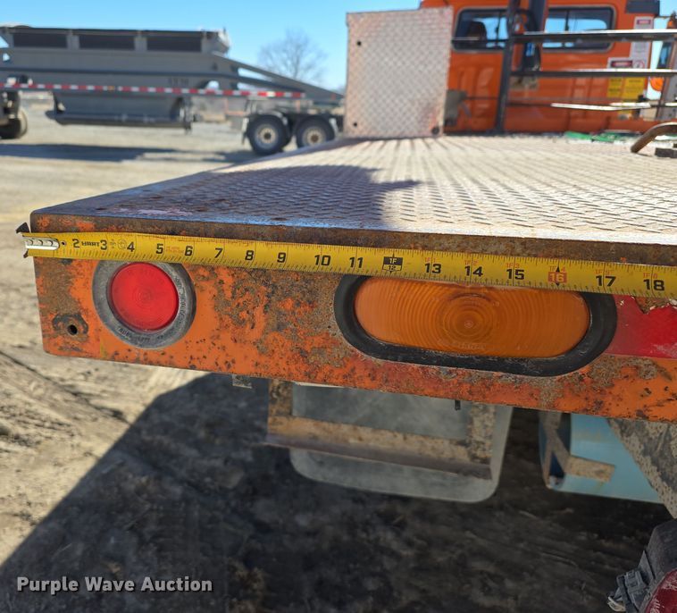 image for item DW3128 2001 International 4700 bucket truck