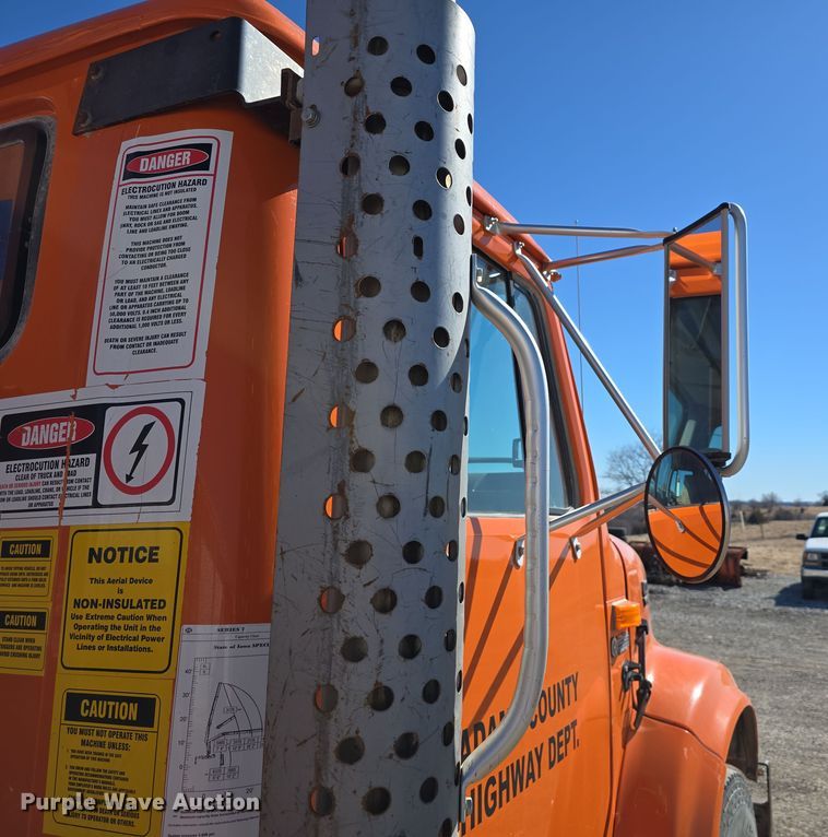 image for item DW3128 2001 International 4700 bucket truck