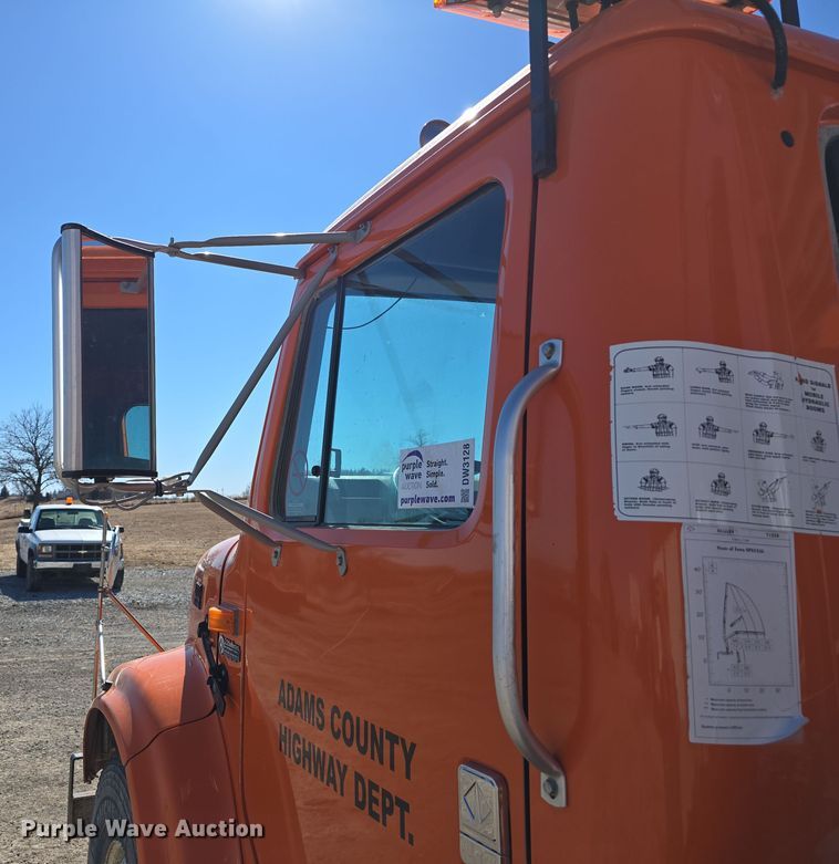 image for item DW3128 2001 International 4700 bucket truck