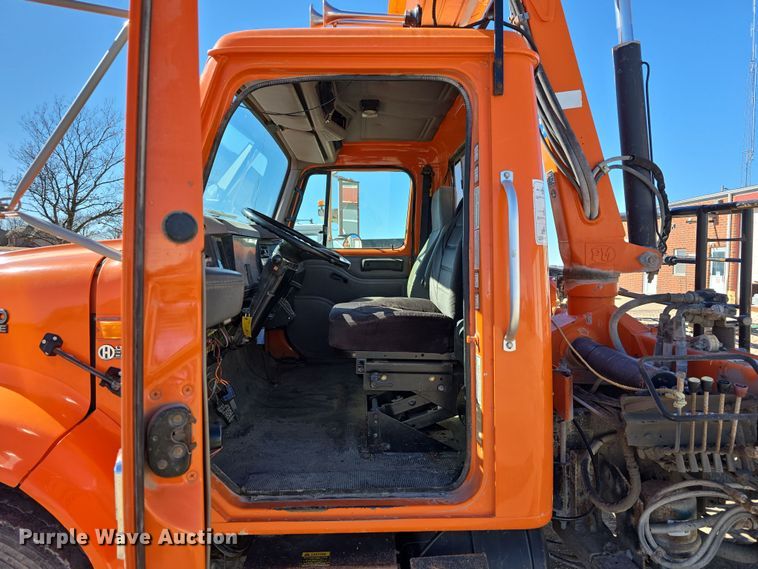 image for item DW3128 2001 International 4700 bucket truck