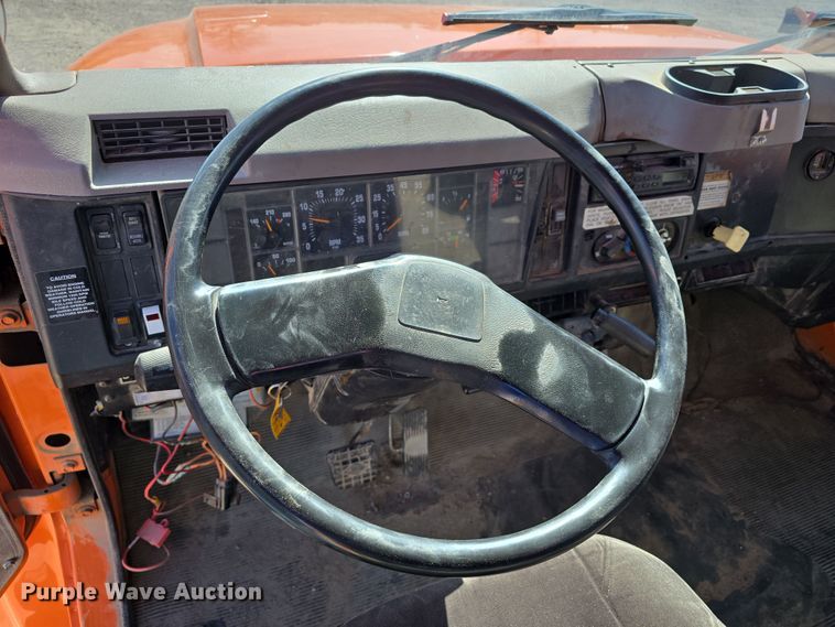 image for item DW3128 2001 International 4700 bucket truck