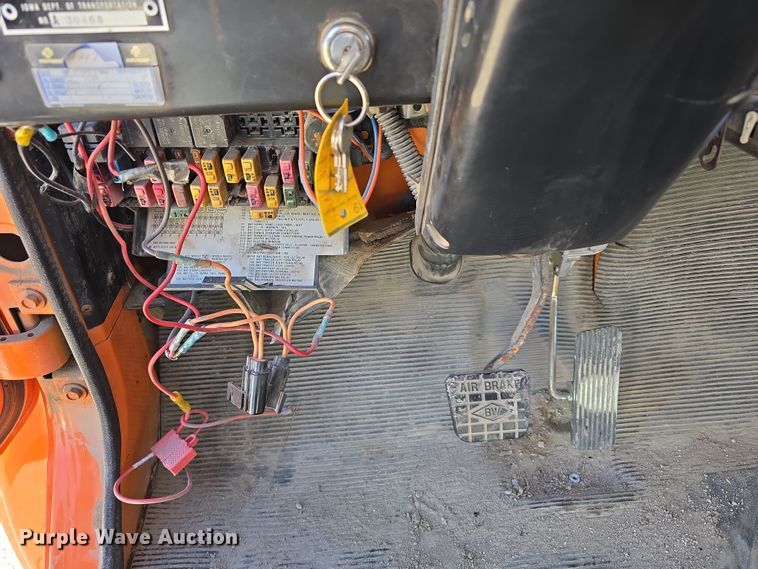 image for item DW3128 2001 International 4700 bucket truck