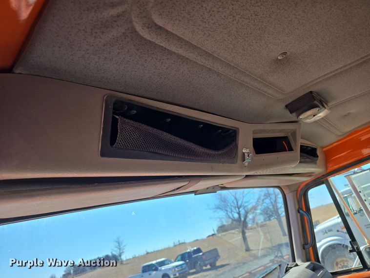 image for item DW3128 2001 International 4700 bucket truck