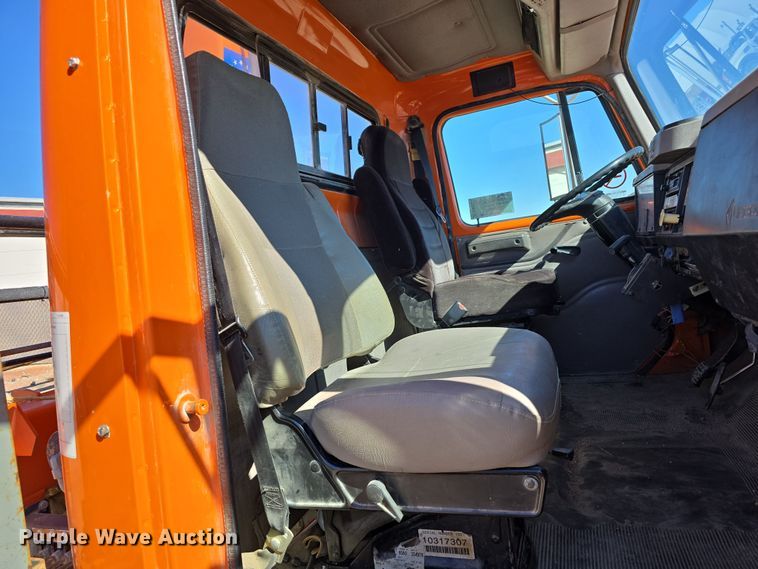 image for item DW3128 2001 International 4700 bucket truck