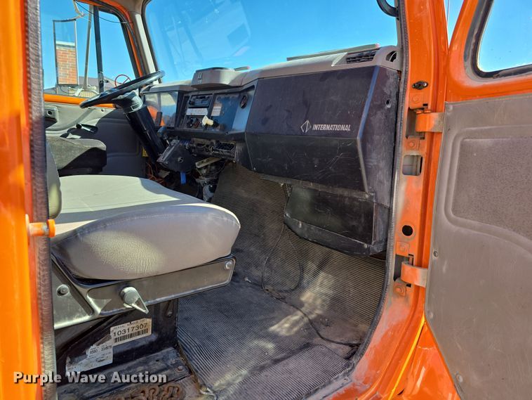 image for item DW3128 2001 International 4700 bucket truck