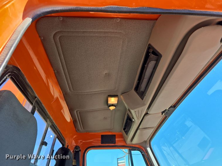 image for item DW3128 2001 International 4700 bucket truck