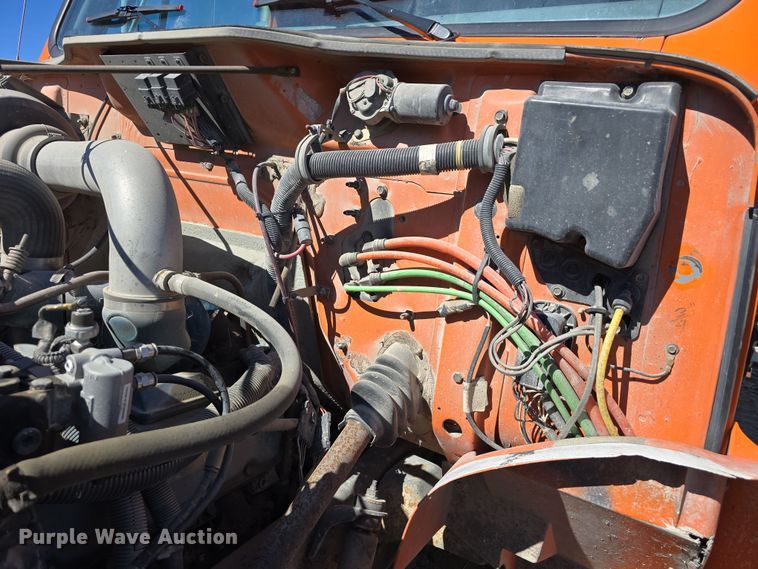 image for item DW3128 2001 International 4700 bucket truck