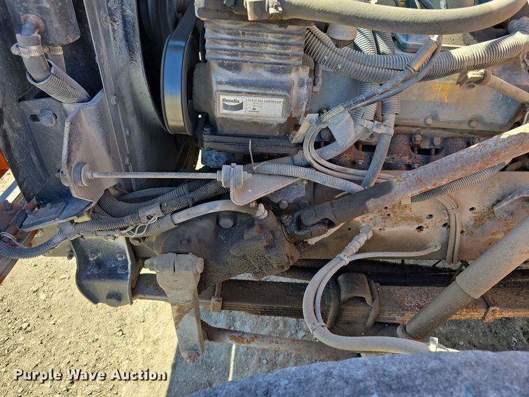 image for item DW3128 2001 International 4700 bucket truck