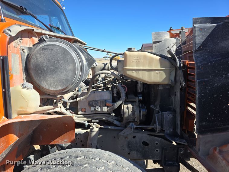 image for item DW3128 2001 International 4700 bucket truck