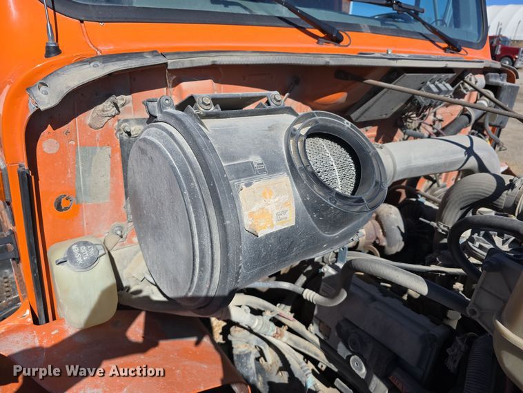 image for item DW3128 2001 International 4700 bucket truck