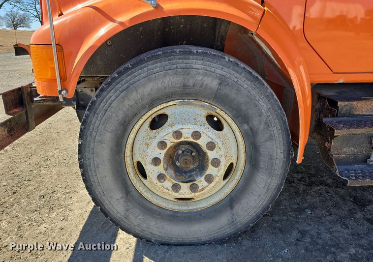 image for item DW3128 2001 International 4700 bucket truck