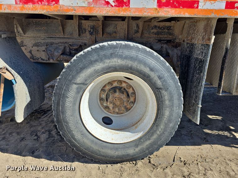 image for item DW3128 2001 International 4700 bucket truck