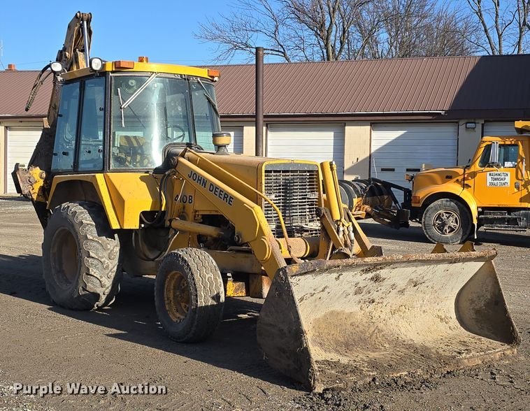 image for item DW3193 1983 John Deere 410B backhoe