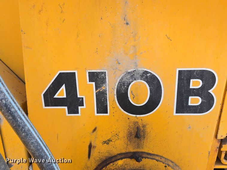 image for item DW3193 1983 John Deere 410B backhoe