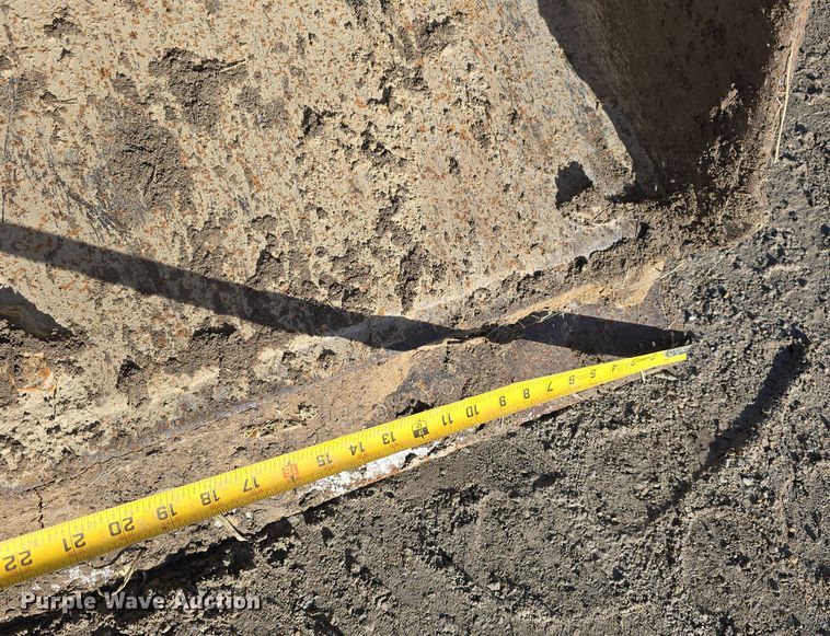 image for item DW3193 1983 John Deere 410B backhoe