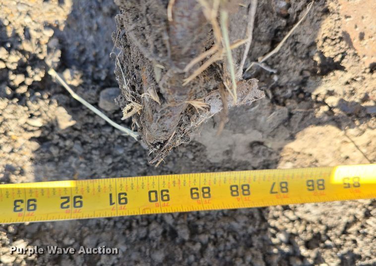 image for item DW3193 1983 John Deere 410B backhoe