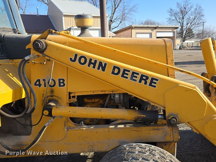 image for item DW3193 1983 John Deere 410B backhoe