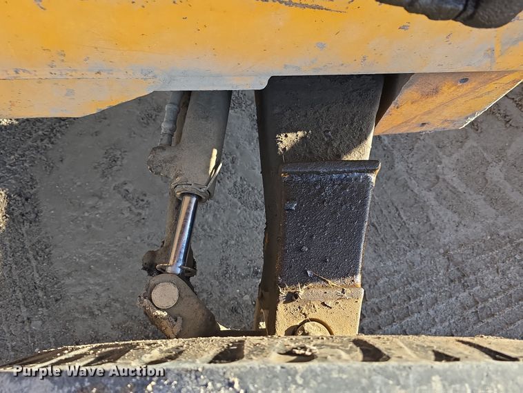 image for item DW3193 1983 John Deere 410B backhoe