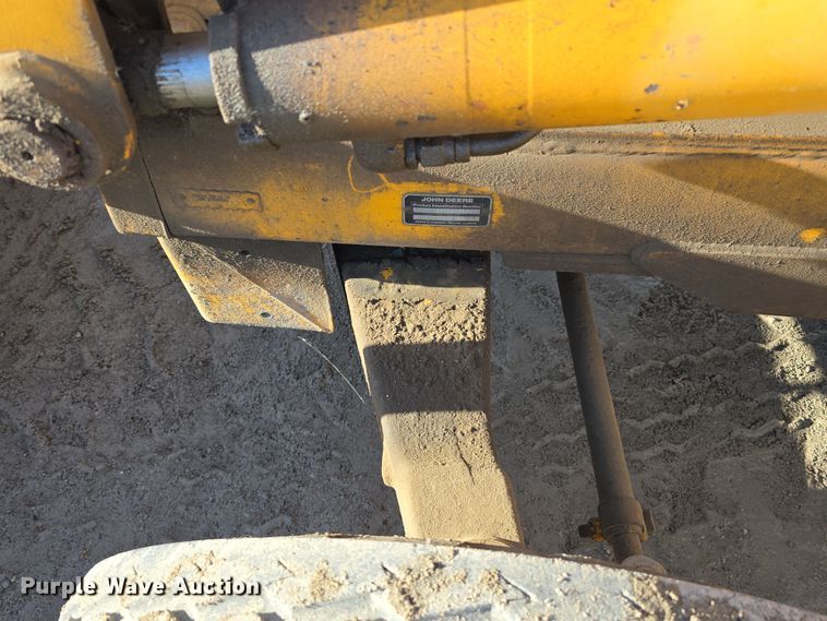 image for item DW3193 1983 John Deere 410B backhoe