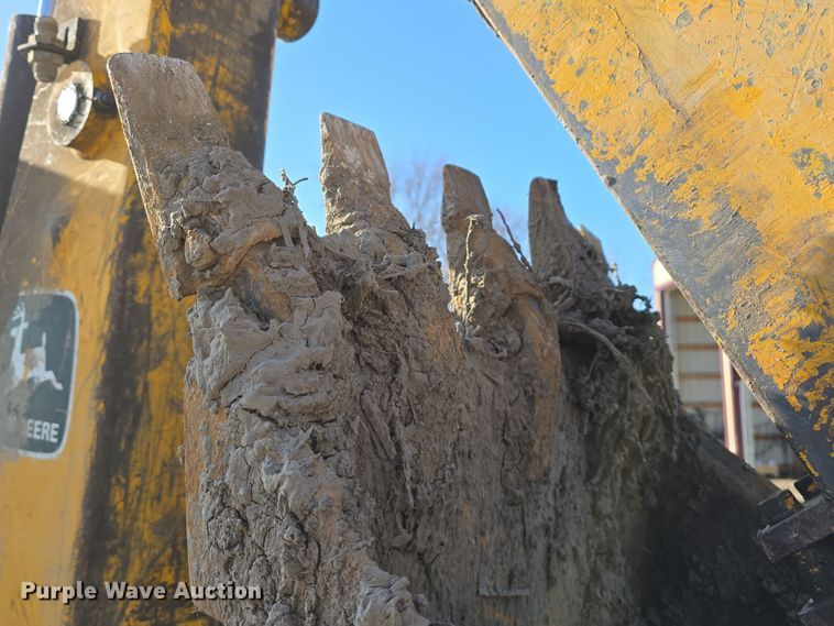 image for item DW3193 1983 John Deere 410B backhoe