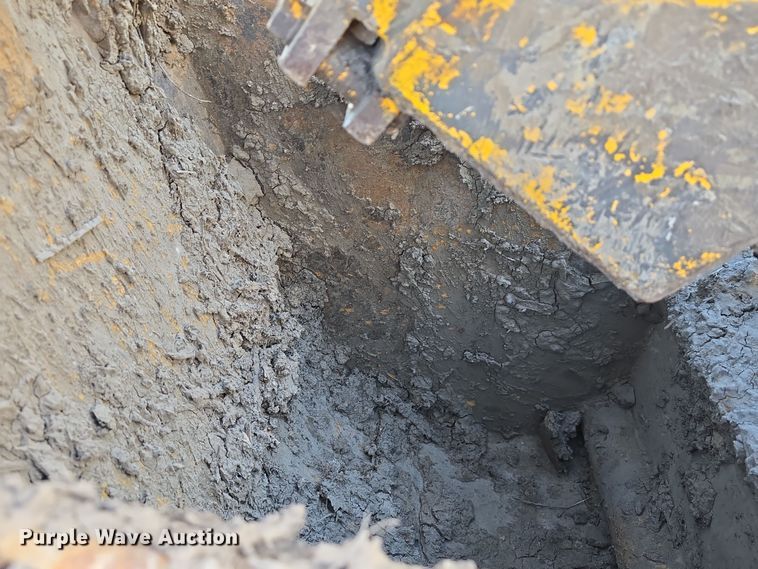 image for item DW3193 1983 John Deere 410B backhoe