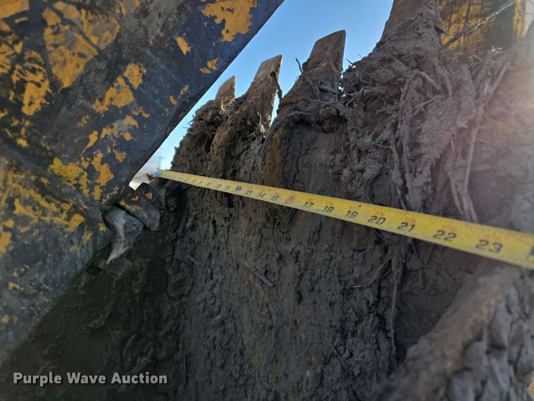 image for item DW3193 1983 John Deere 410B backhoe