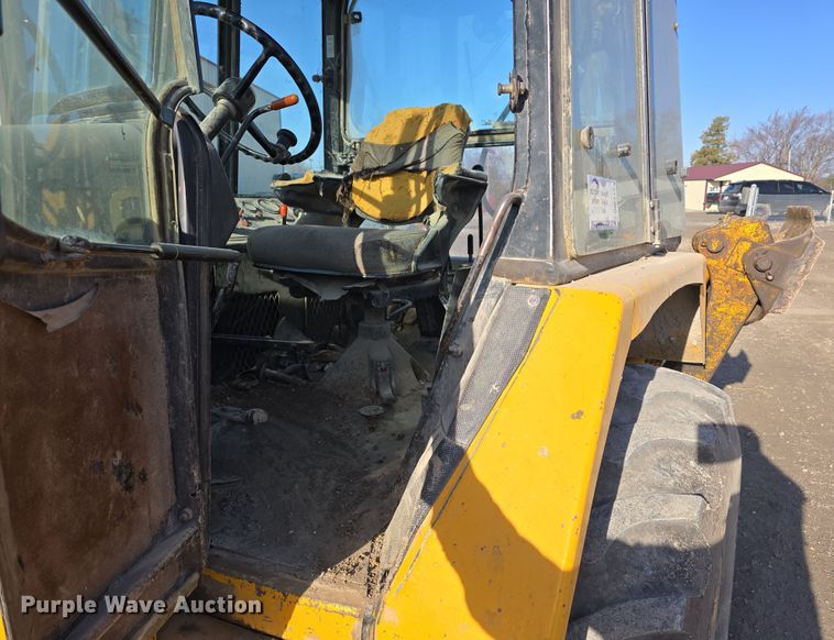image for item DW3193 1983 John Deere 410B backhoe