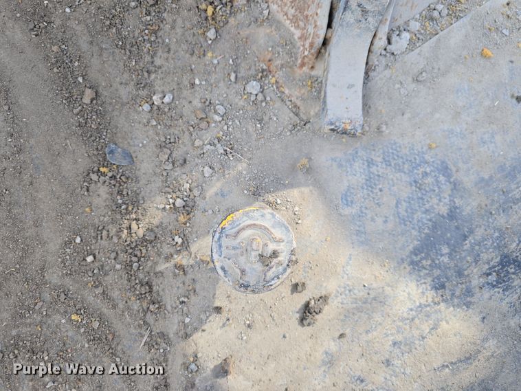 image for item DW3193 1983 John Deere 410B backhoe