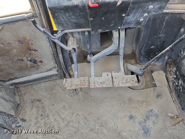 image for item DW3193 1983 John Deere 410B backhoe