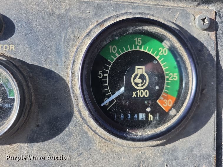 image for item DW3193 1983 John Deere 410B backhoe