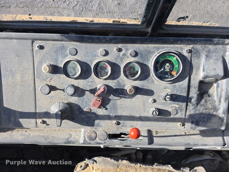 image for item DW3193 1983 John Deere 410B backhoe