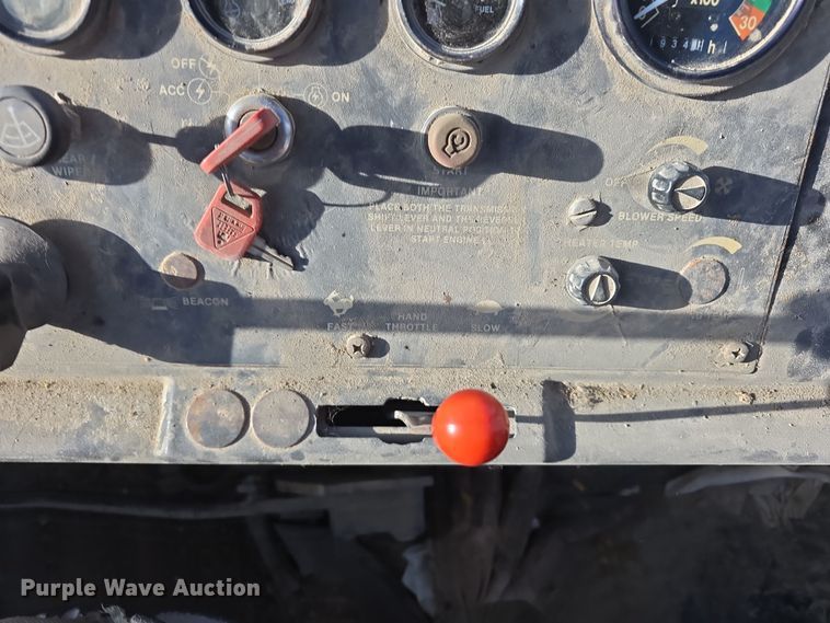 image for item DW3193 1983 John Deere 410B backhoe