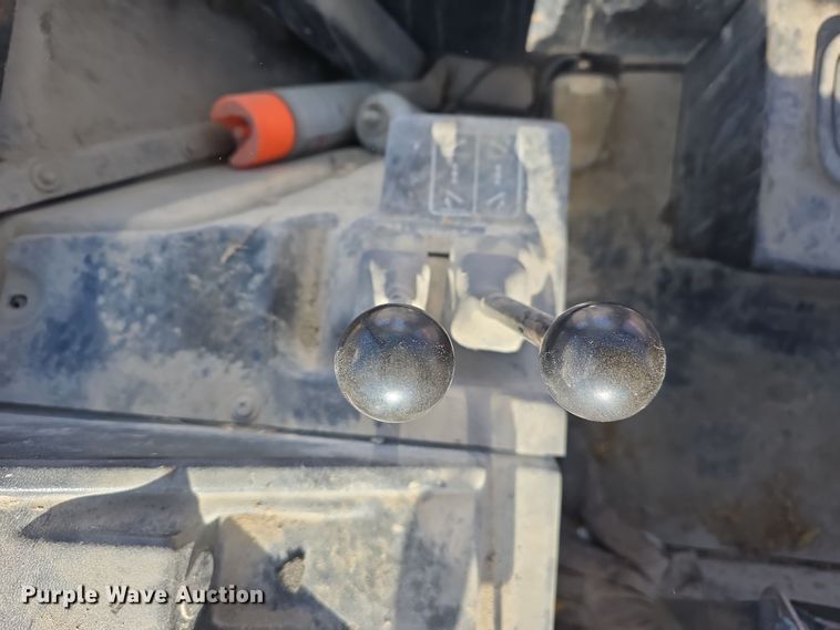 image for item DW3193 1983 John Deere 410B backhoe