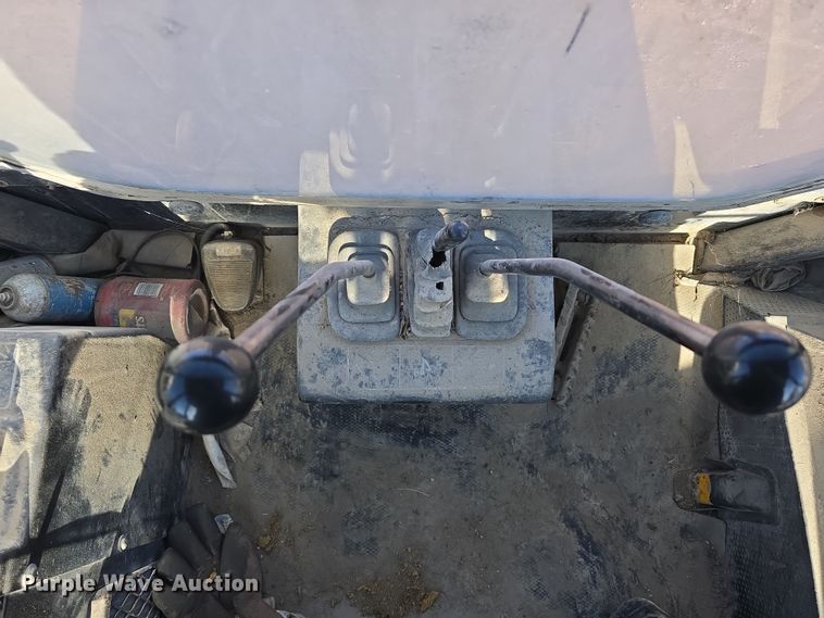 image for item DW3193 1983 John Deere 410B backhoe