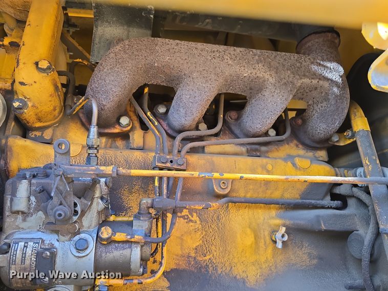 image for item DW3193 1983 John Deere 410B backhoe