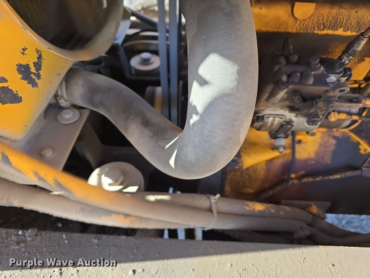 image for item DW3193 1983 John Deere 410B backhoe