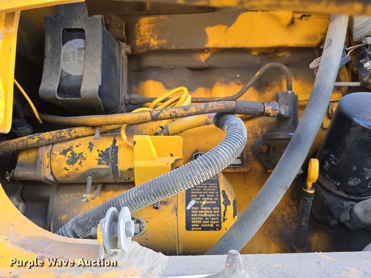 image for item DW3193 1983 John Deere 410B backhoe