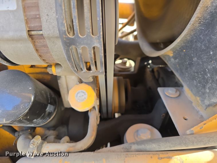 image for item DW3193 1983 John Deere 410B backhoe