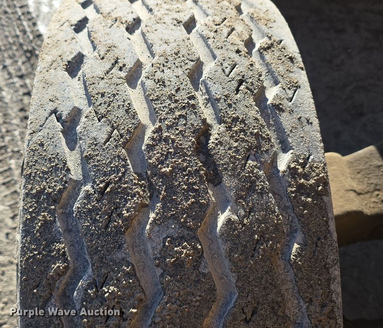 image for item DW3193 1983 John Deere 410B backhoe