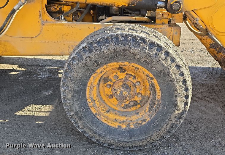 image for item DW3193 1983 John Deere 410B backhoe