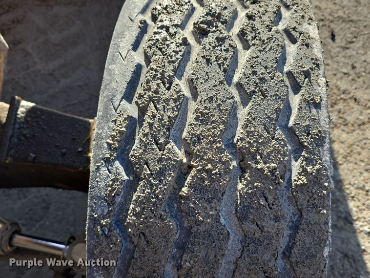 image for item DW3193 1983 John Deere 410B backhoe