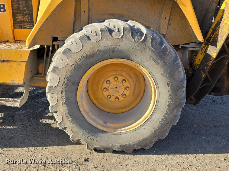 image for item DW3193 1983 John Deere 410B backhoe