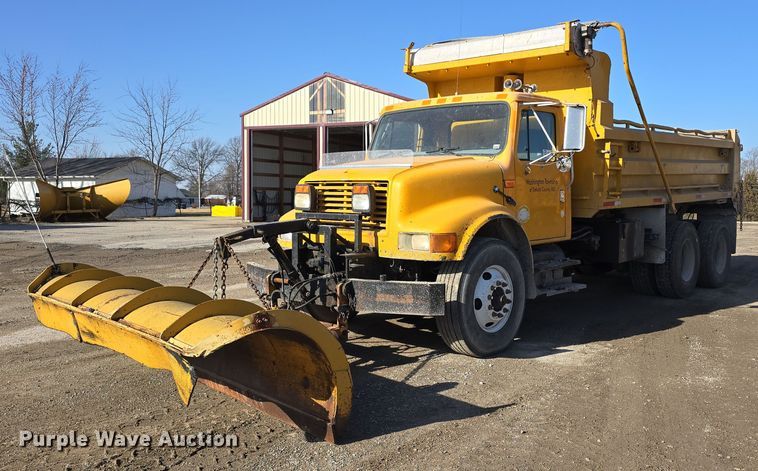 image for item DW3194 1999 International 4900 dump truck