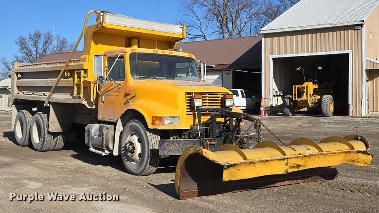 image for item DW3194 1999 International 4900 dump truck