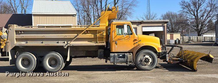 image for item DW3194 1999 International 4900 dump truck