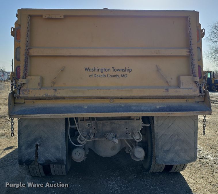 image for item DW3194 1999 International 4900 dump truck