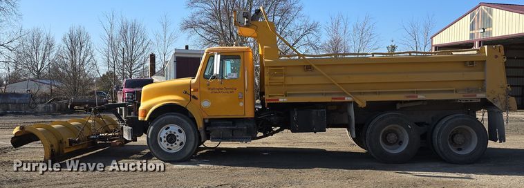 image for item DW3194 1999 International 4900 dump truck