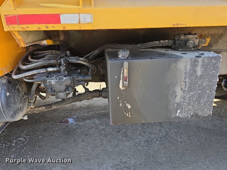 image for item DW3194 1999 International 4900 dump truck